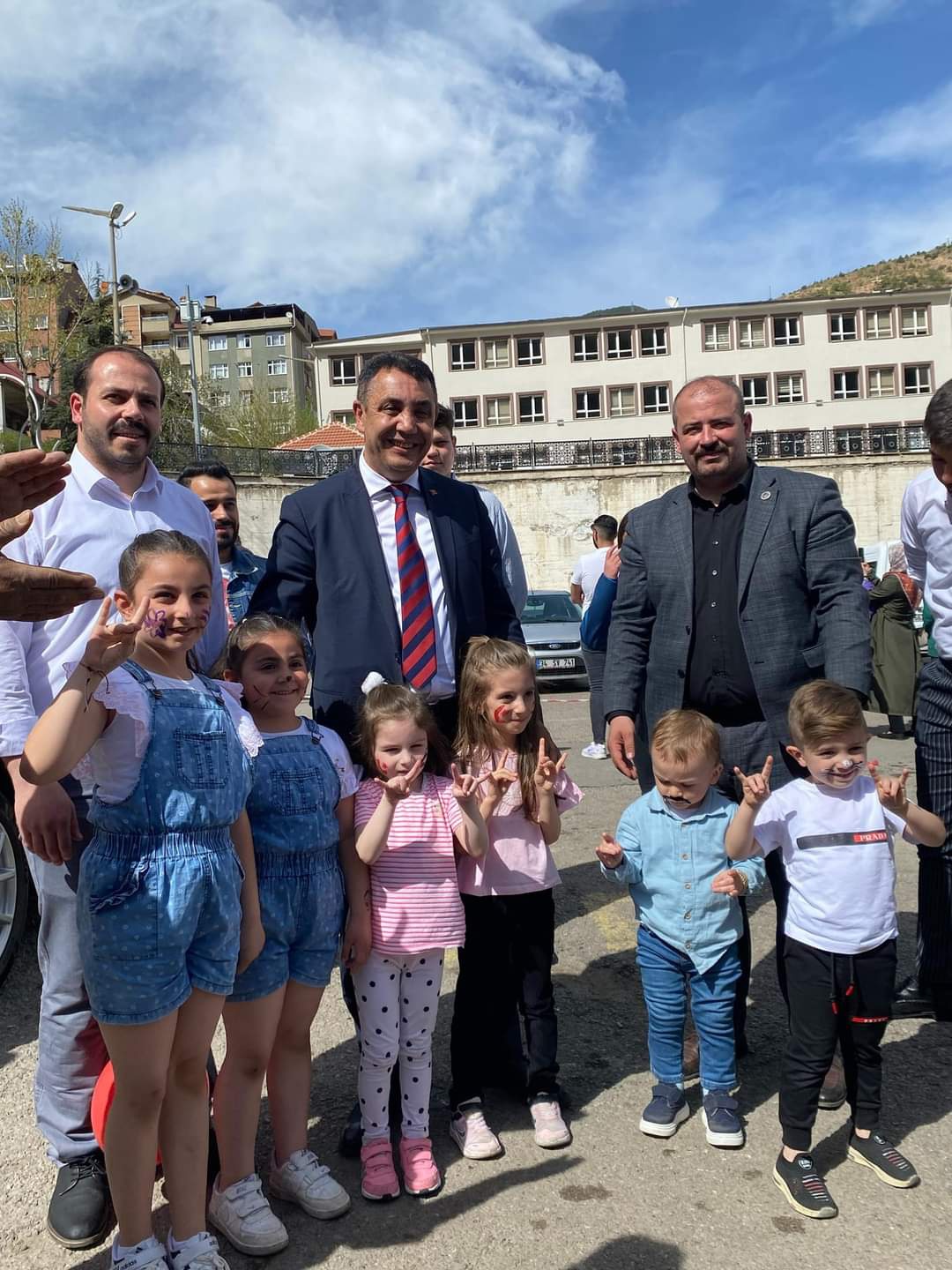 Ülkü Ocakları çocukları sevindirdi 13