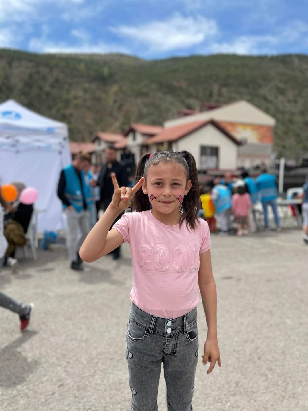 Ülkü Ocakları çocukları sevindirdi 1