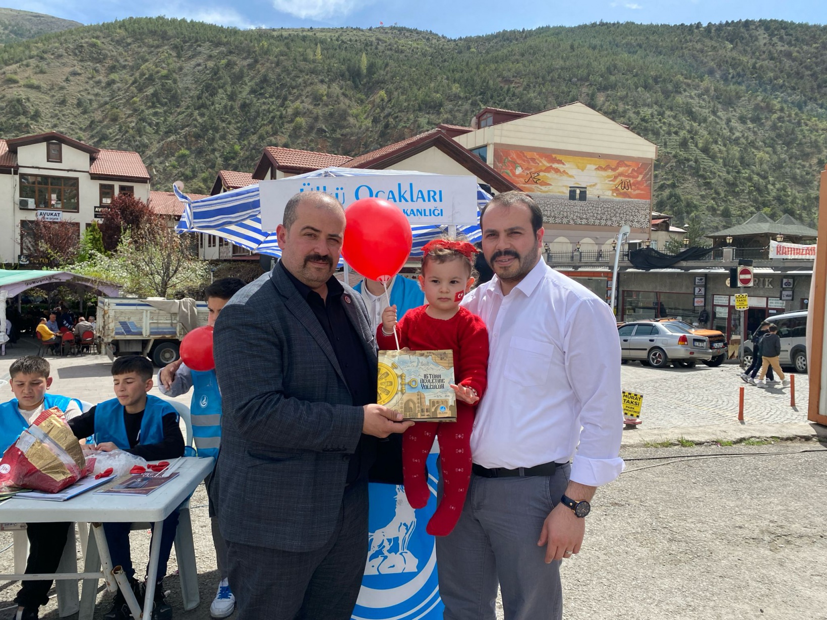 Ülkü Ocakları çocukları sevindirdi 27