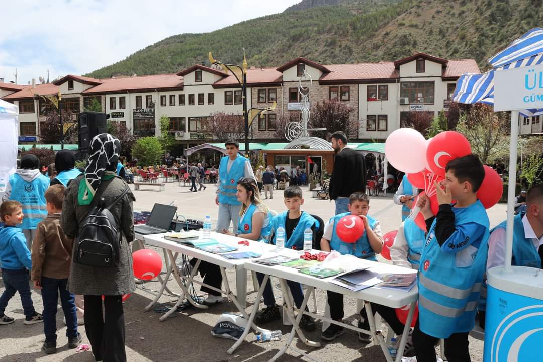 Ülkü Ocakları çocukları sevindirdi 11