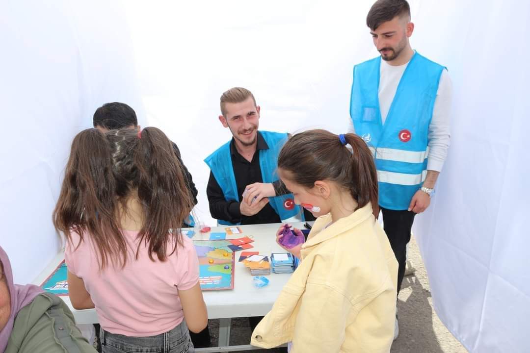 Ülkü Ocakları çocukları sevindirdi 2