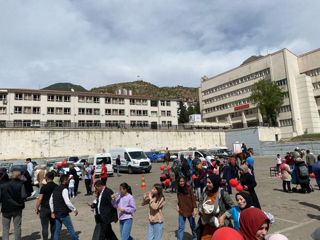 Ülkü Ocakları çocukları sevindirdi 18