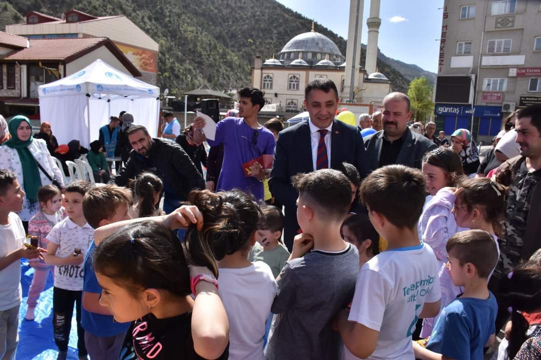 Ülkü Ocakları çocukları sevindirdi 37