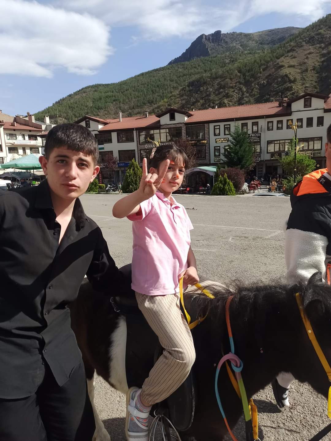 Ülkü Ocakları çocukları sevindirdi 9