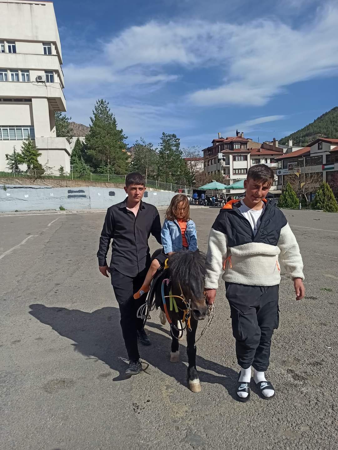 Ülkü Ocakları çocukları sevindirdi 14