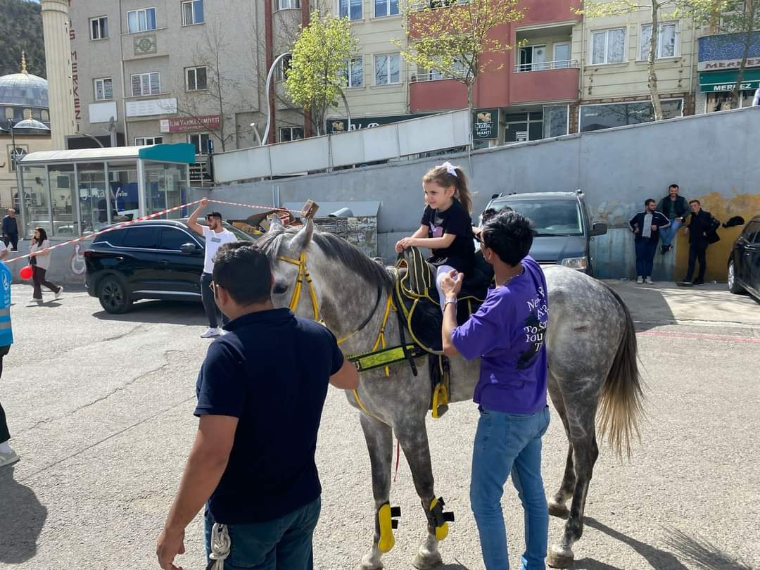Ülkü Ocakları çocukları sevindirdi 28
