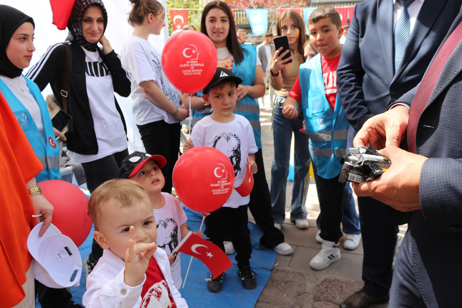 Ülkü Ocaklarından 23 Nisan etkinliği 30