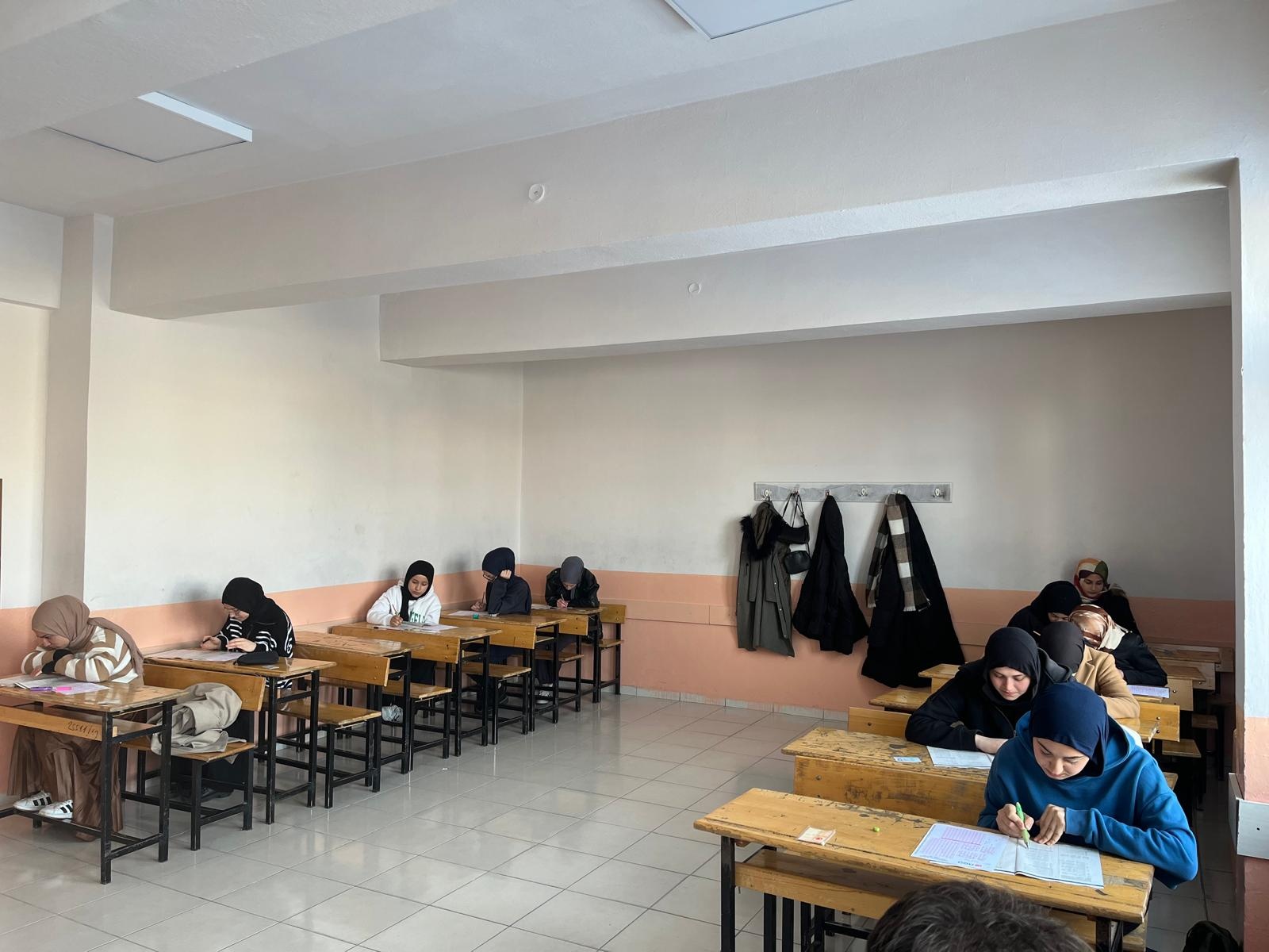 “Liseli gençler Efendimizin izinde” sınavı yapıldı 11