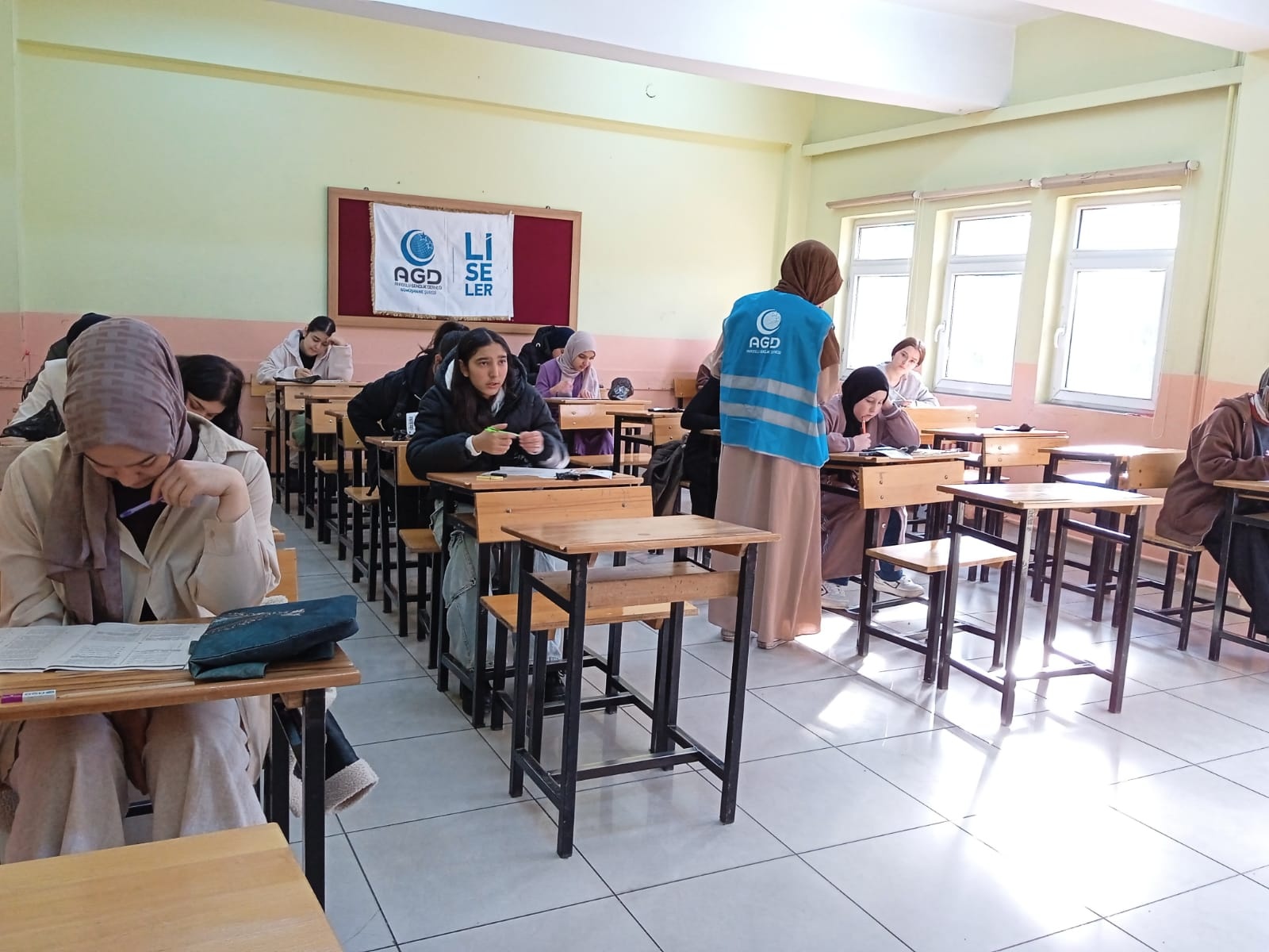 “Liseli gençler Efendimizin izinde” sınavı yapıldı 3