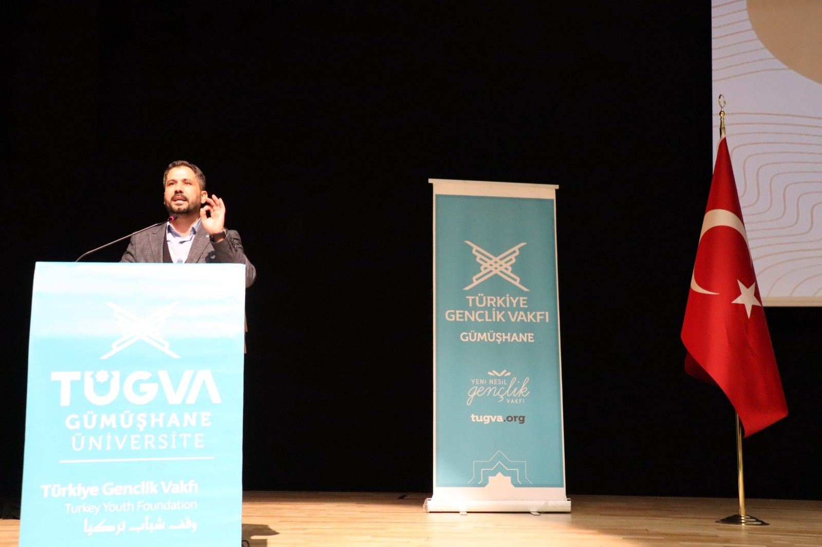 Gümüşhane’de "Tıbbi Devadan Ruhi Devaya" konferansı düzenlendi 13