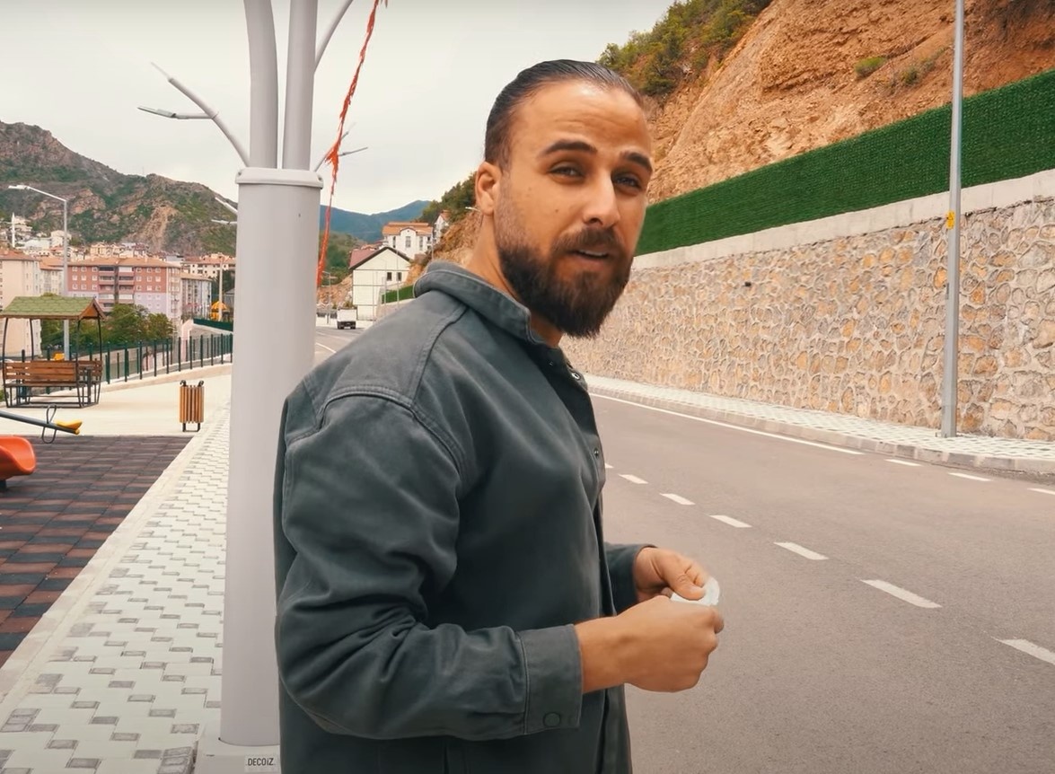 Bingöl’deki otobüs kazasında hayatını kaybeden Abdulkuddus’un arkadaşları yasa boğuldu 1