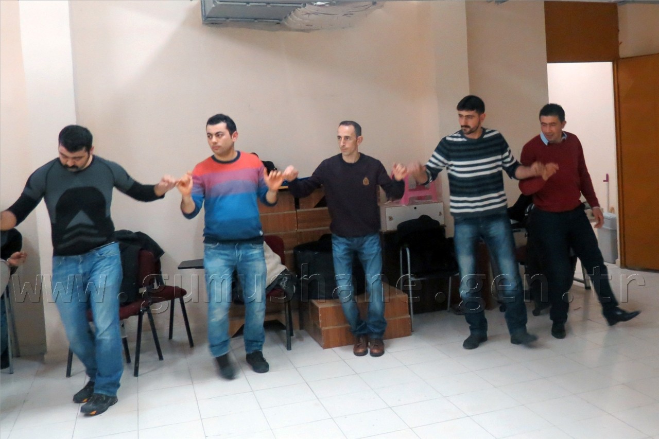 Kelkit'te halay halkla buluşuyor 5