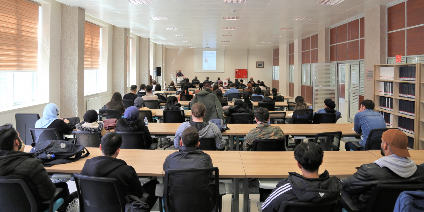 Üniversitede en çok kitap okuyanlara ödülleri verildi 6