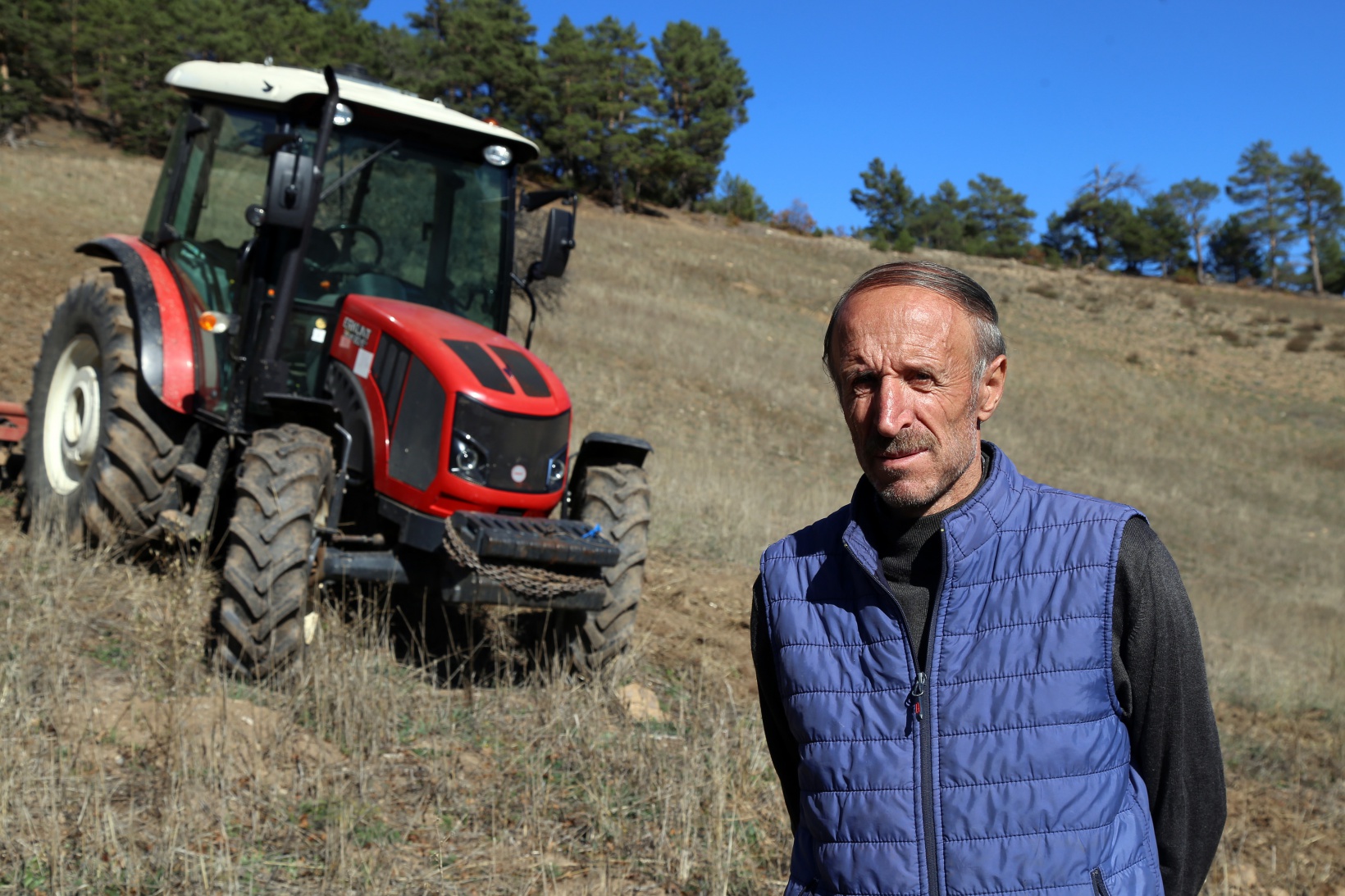 Kuşlar aç kalmasın diye 11 yıldır boş tarlaları ekiyorlar 1