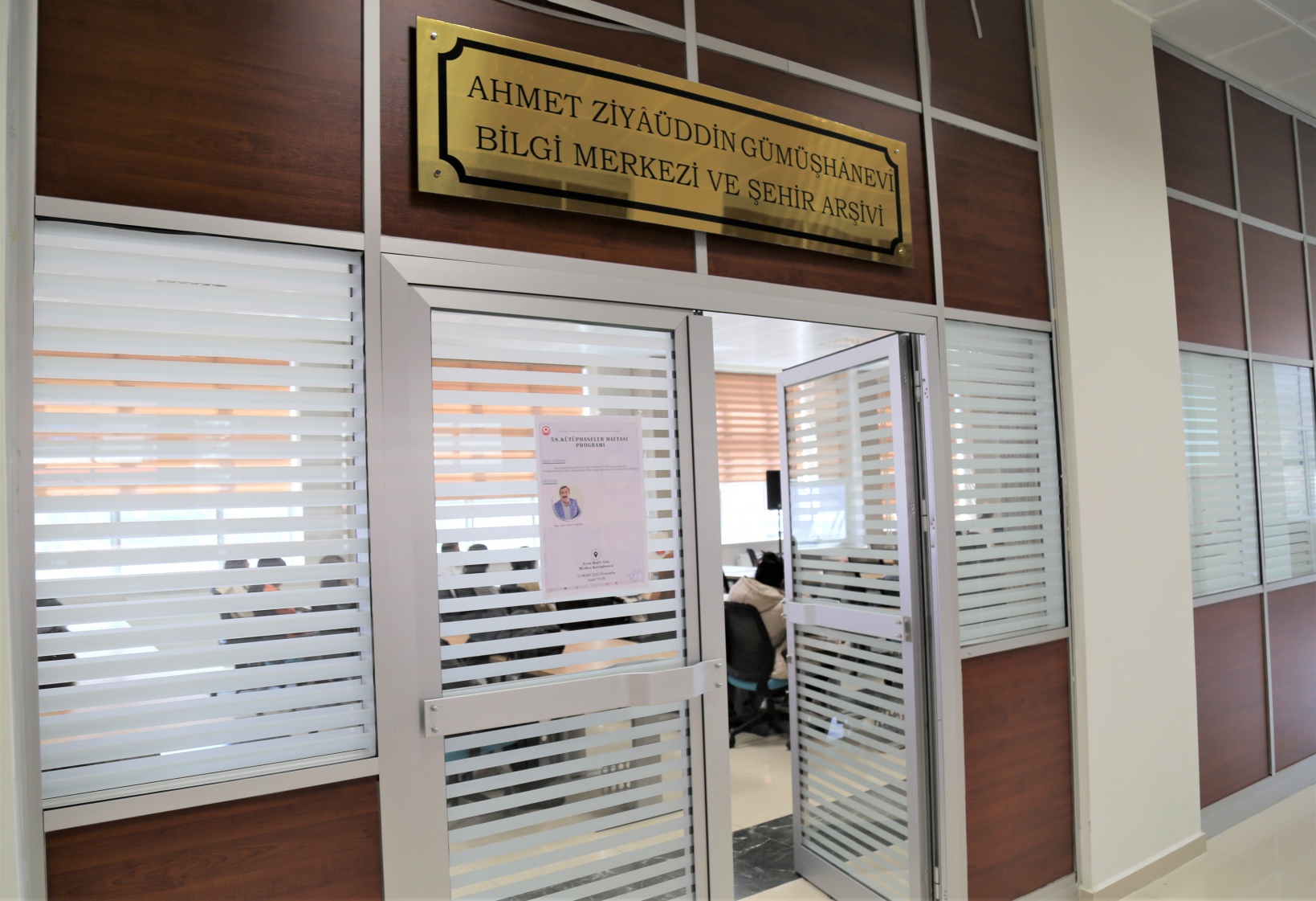 Üniversitede en çok kitap okuyanlara ödülleri verildi 7