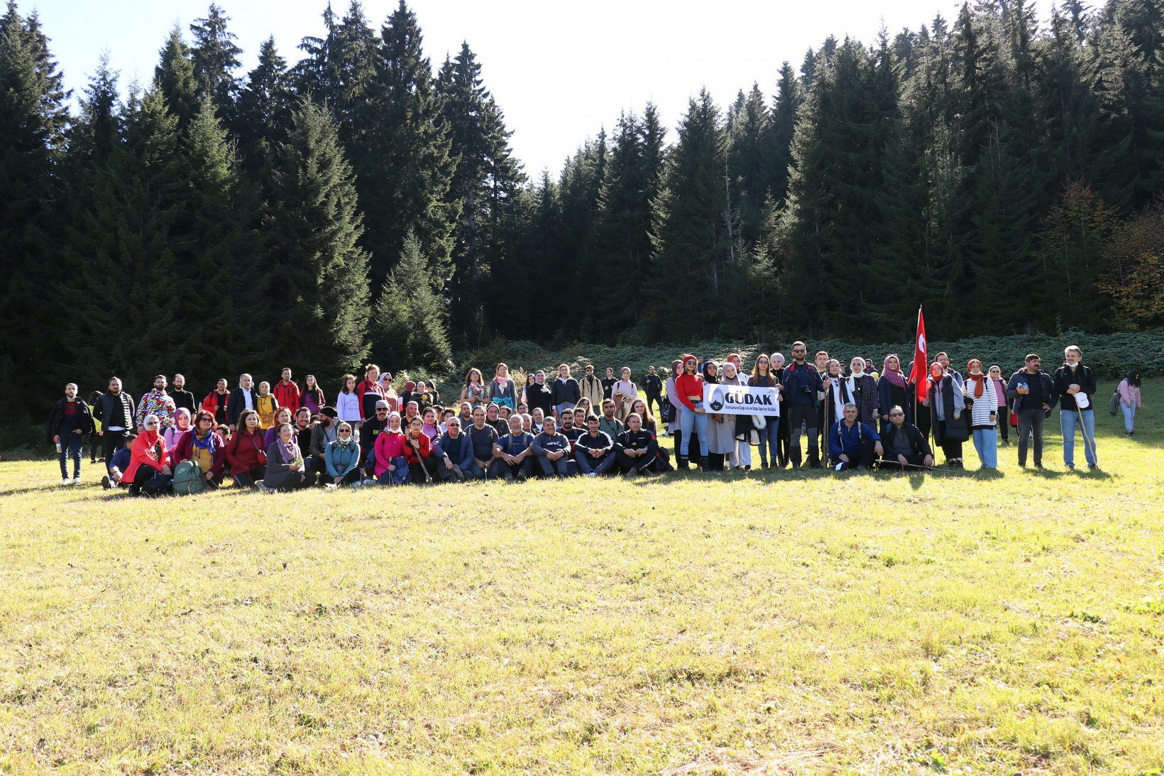 Görsel şöleni görmek için Örümcek Ormanlarına akın ettiler 22