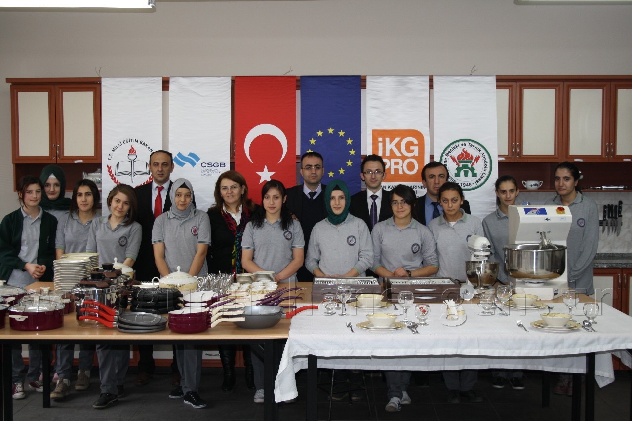 Hayme Ana Mesleki ve Teknik Anadolu Lisesine Donanım Desteği 2