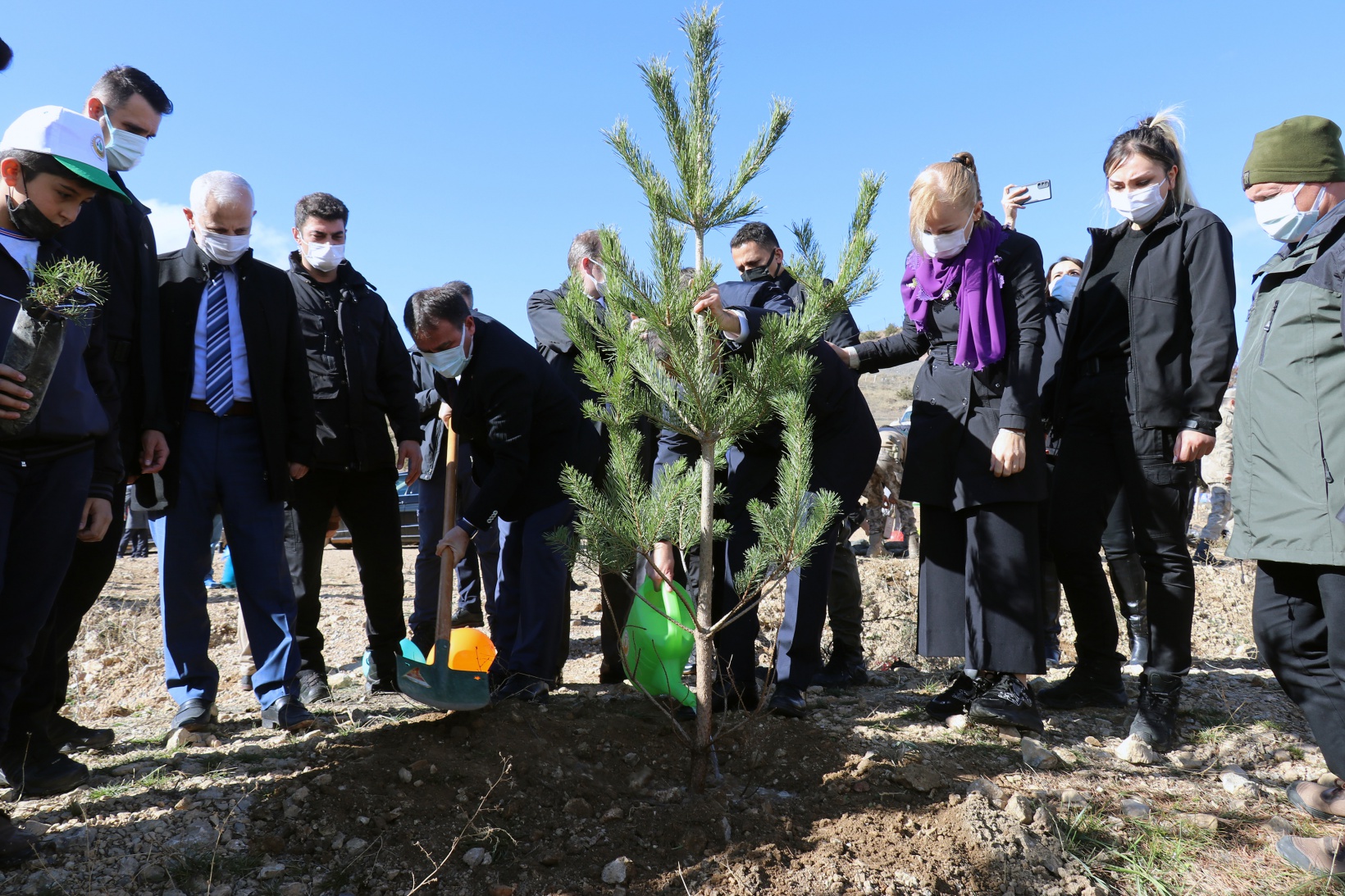 Gümüşhane’de Milli Ağaçlandırma Gününde binlerce fidan toprakla buluştu 1