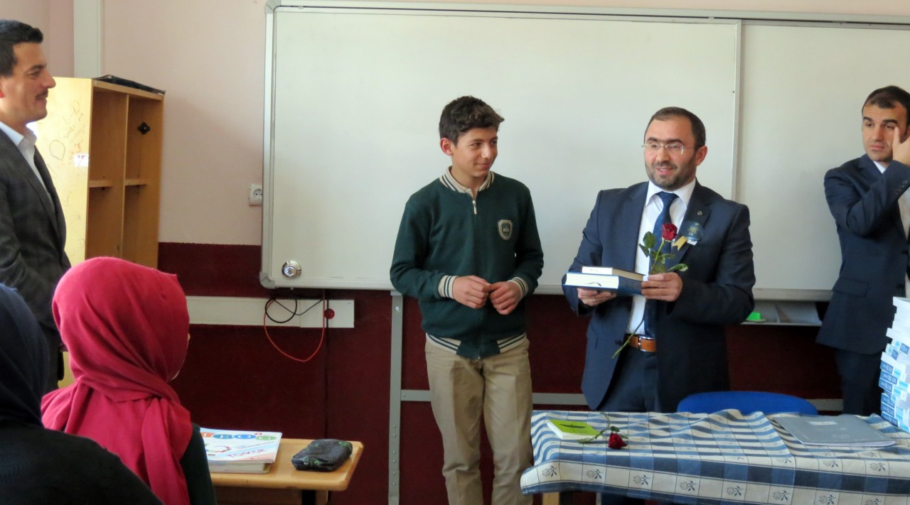 Kelkit’te vatandaşlara 2 bin Kutlu Doğum gülü 4