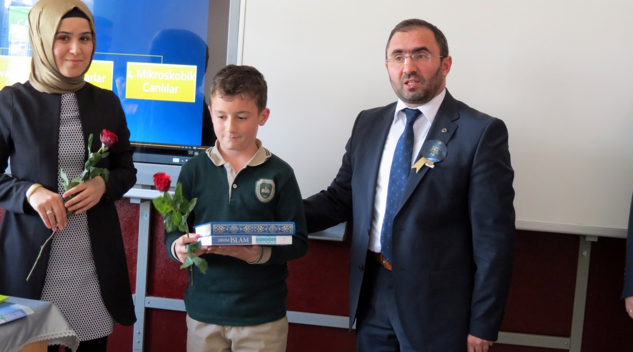 Kelkit’te vatandaşlara 2 bin Kutlu Doğum gülü 5