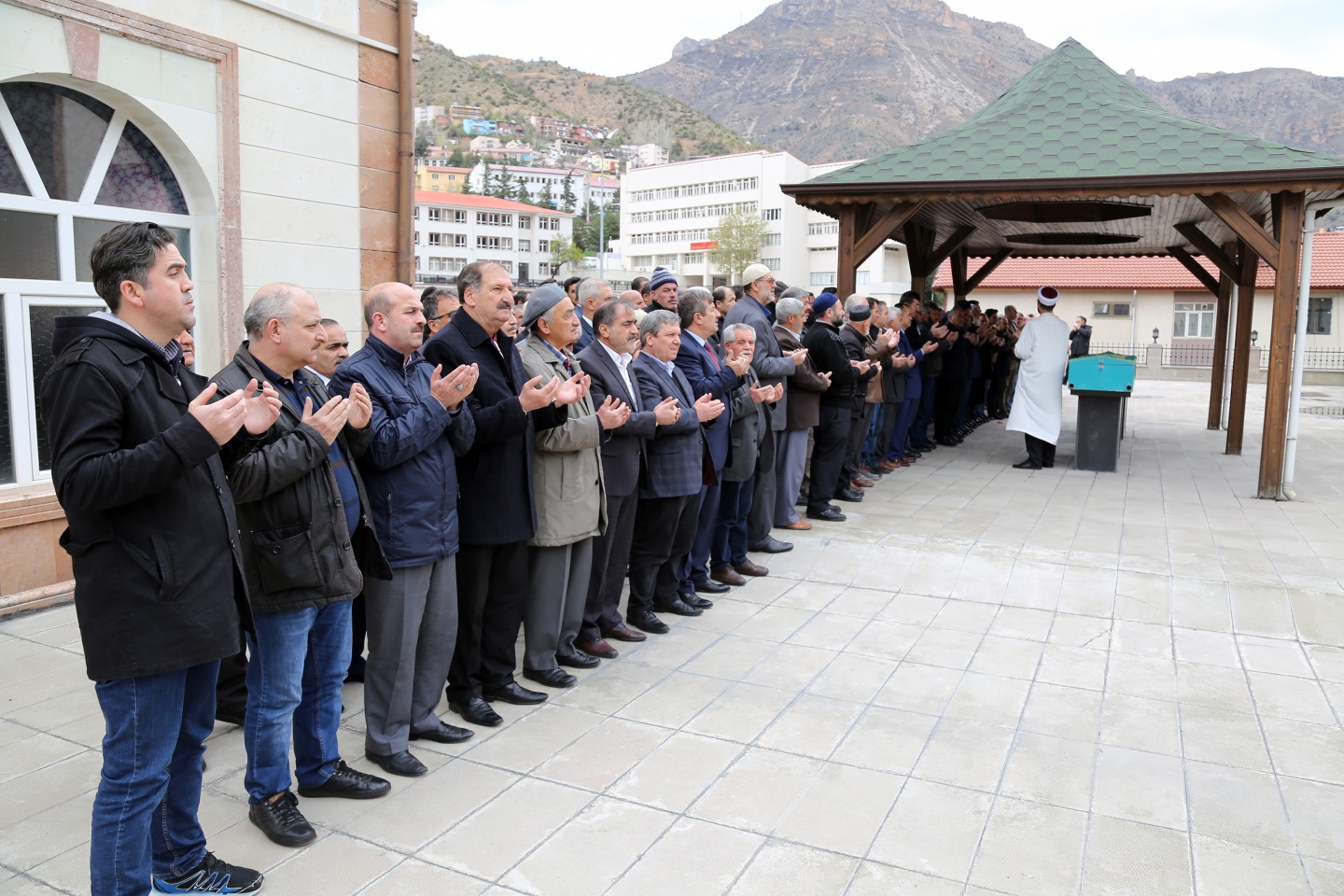 Paşa müdür son yolculuğuna uğurlandı 4