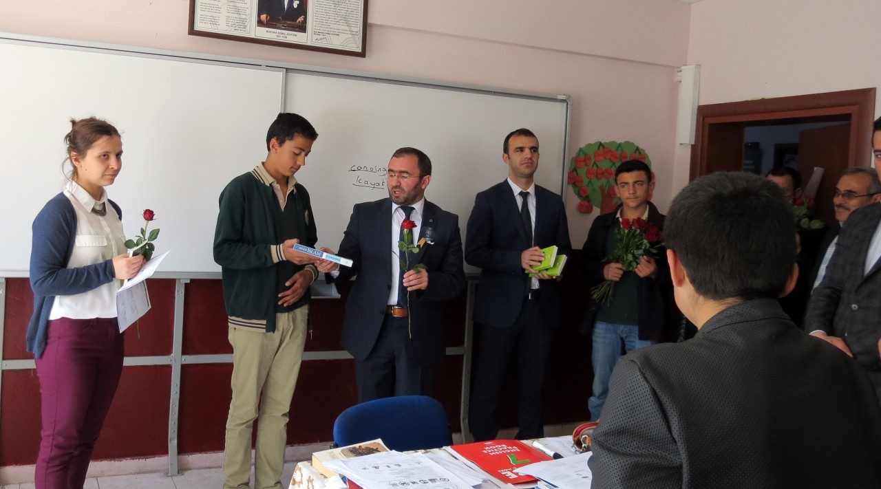 Kelkit’te vatandaşlara 2 bin Kutlu Doğum gülü 6