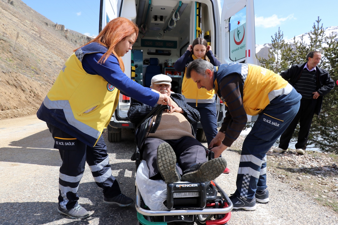 Gümüşhane'de hastalar sandıklara devlet eliyle götürülüyor 2