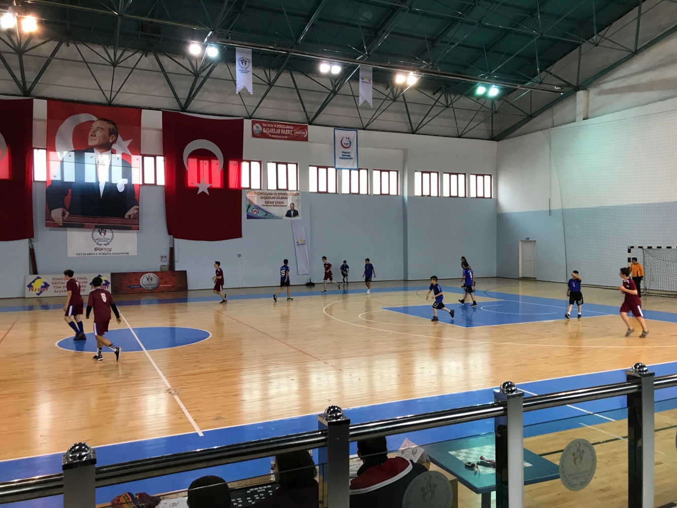 Hentbol grup müsabakaları başladı 6