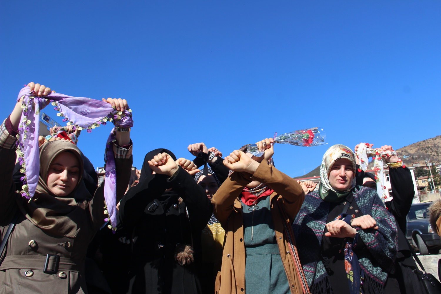 ‘Kadınlara ve Çocuklara Dokunmayın’ 11