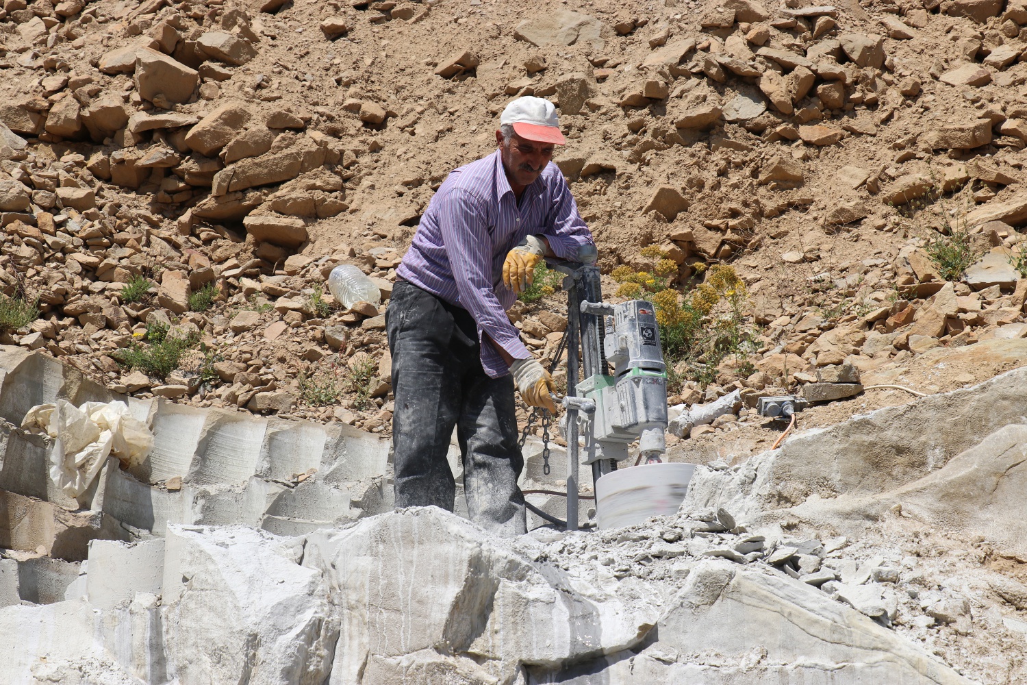 Ekmeğini taştan çıkaran son usta 8