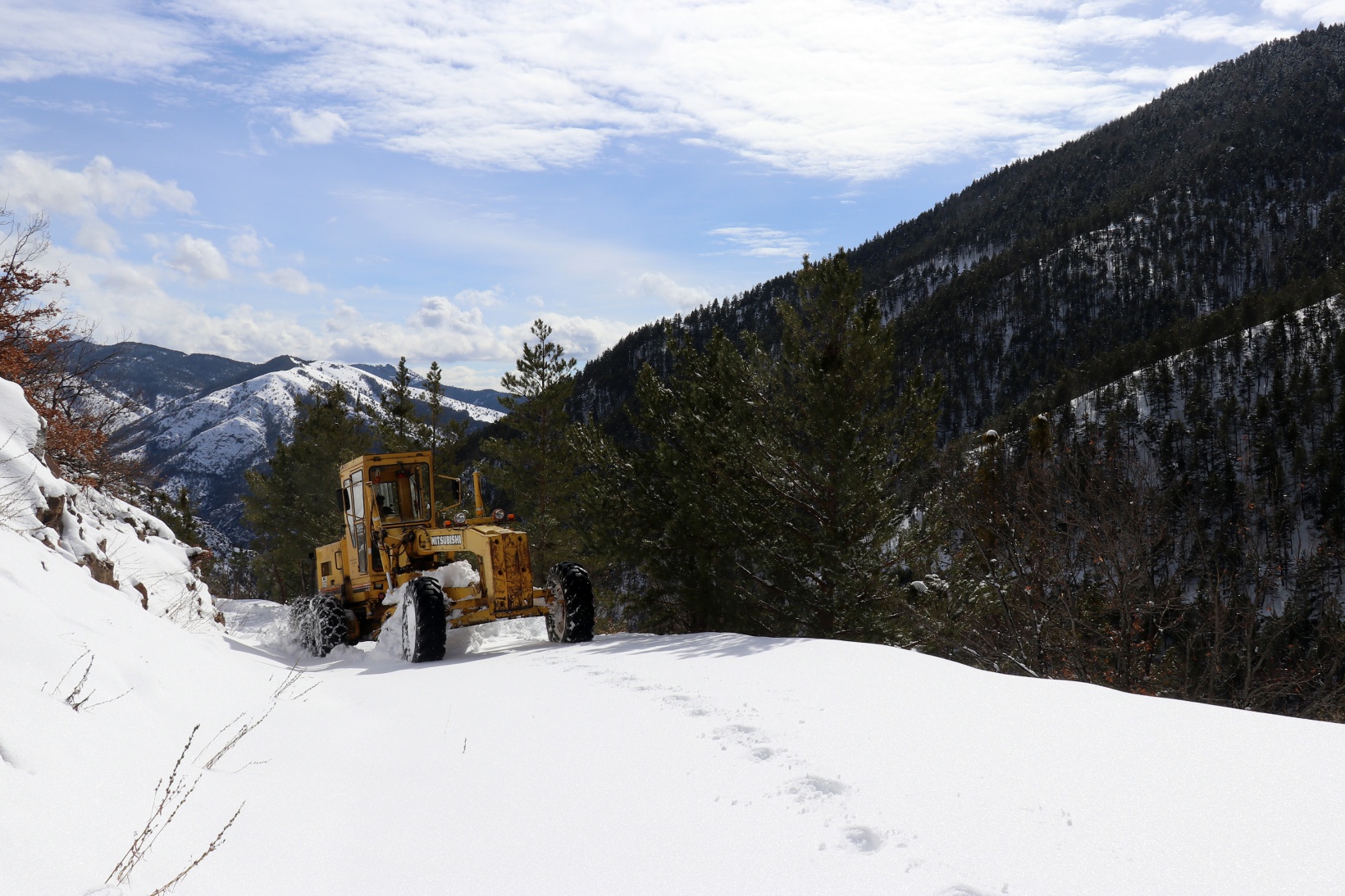 Gümüşhane’de karla mücadele çalışmaları sürüyor 1