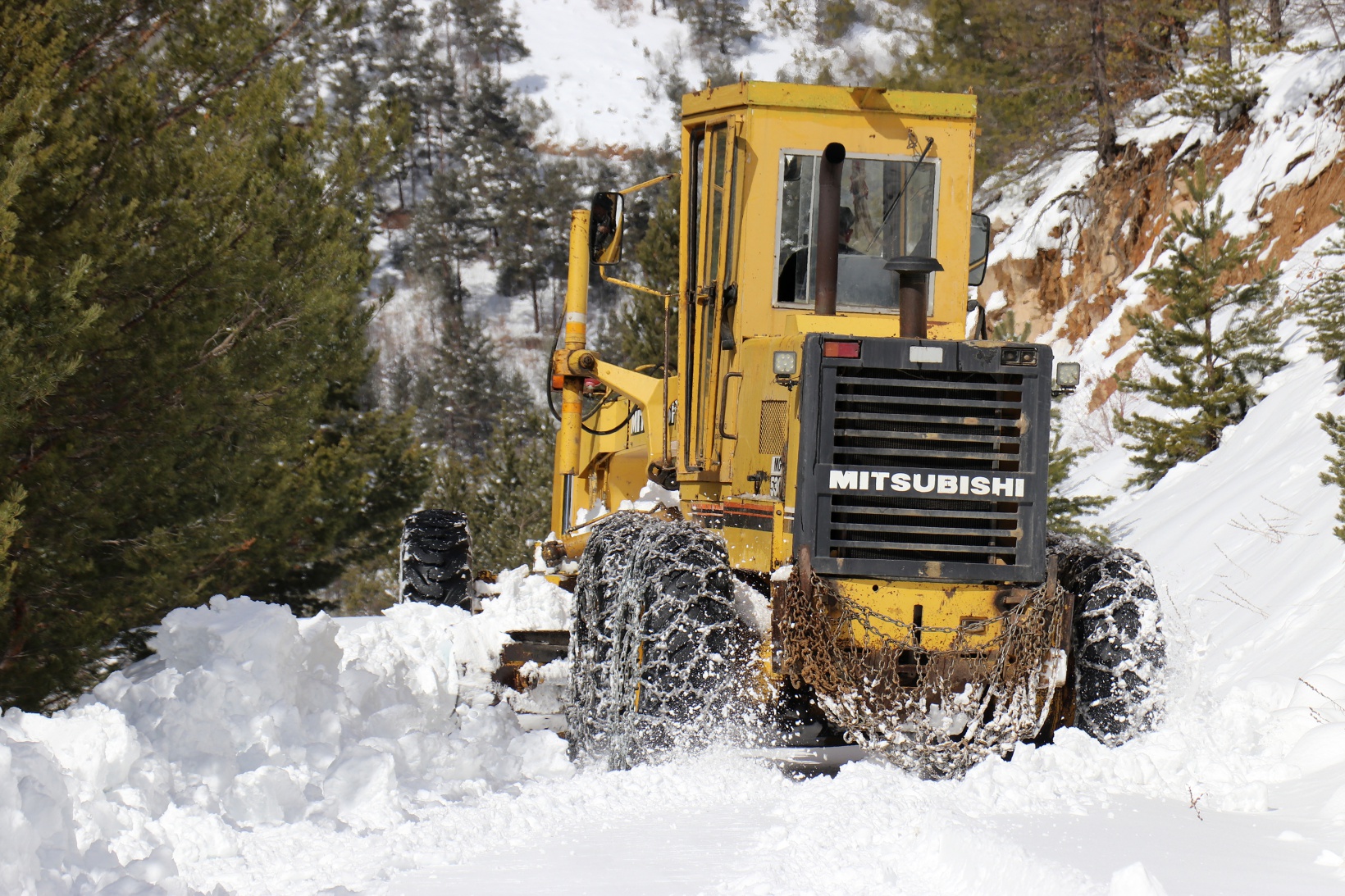 Gümüşhane’de karla mücadele çalışmaları sürüyor 5