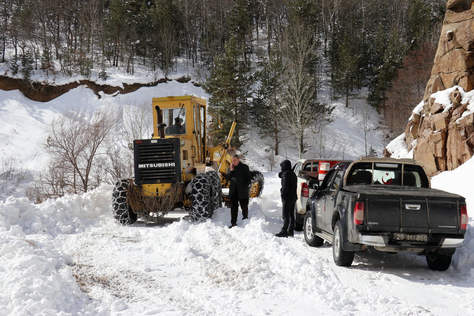 Gümüşhane’de karla mücadele çalışmaları sürüyor 10