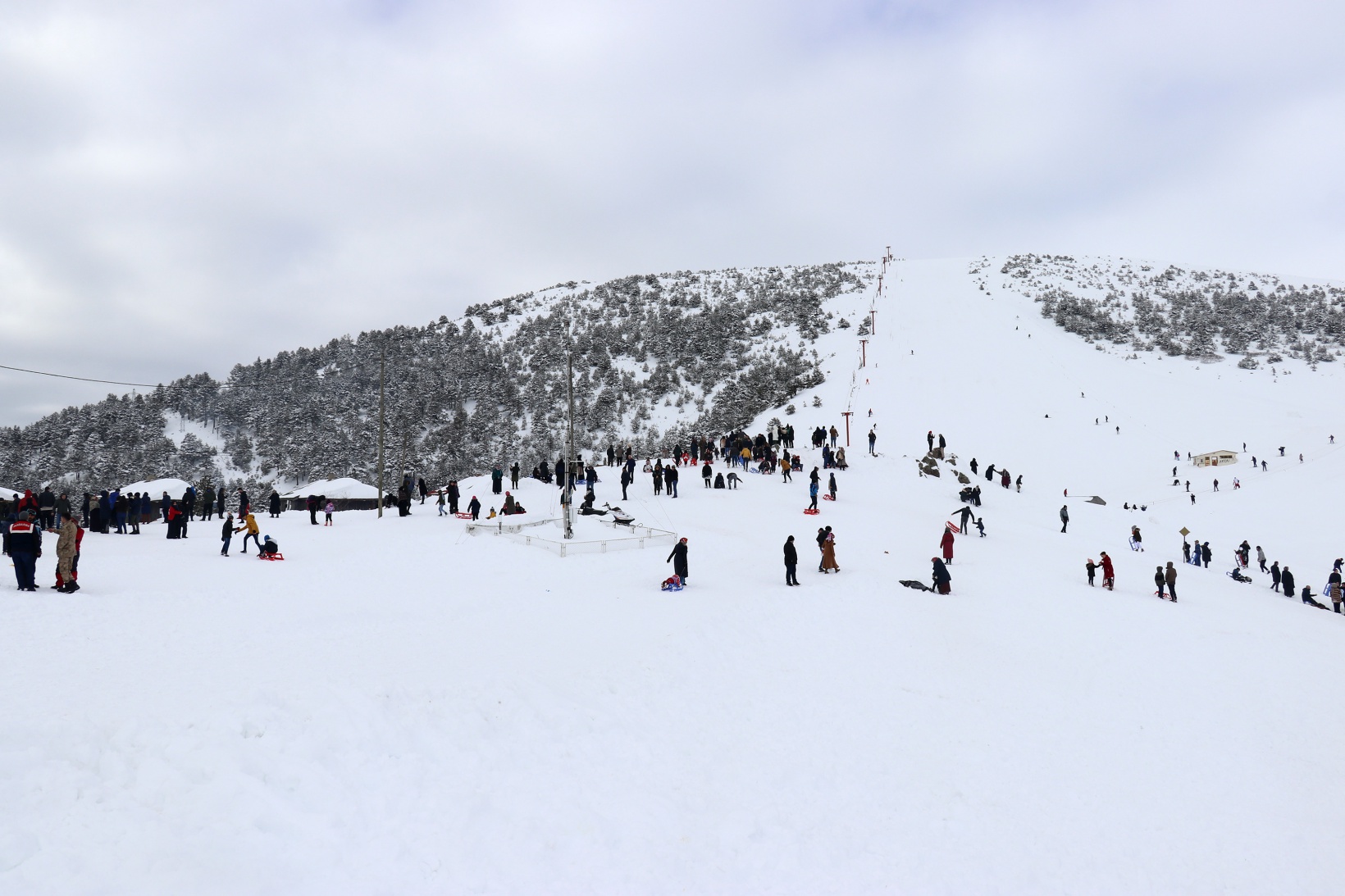 Zigana dağı yarıyıl tatilinde doldu taştı 27