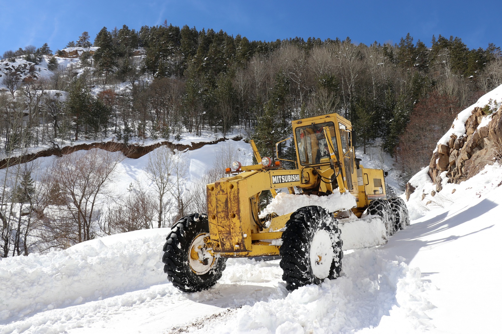 Gümüşhane’de karla mücadele çalışmaları sürüyor 13