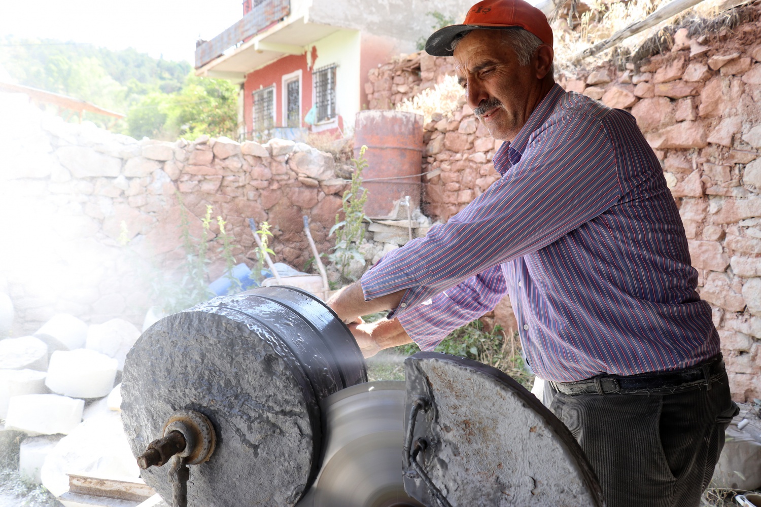 Ekmeğini taştan çıkaran son usta 15