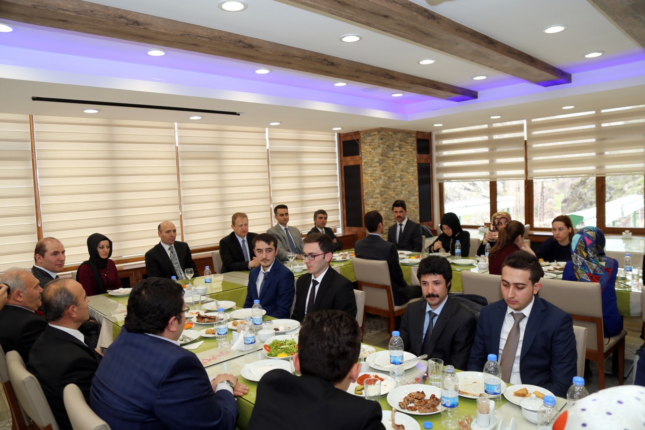 Vali Yavuz aday öğretmenlere seslendi 2