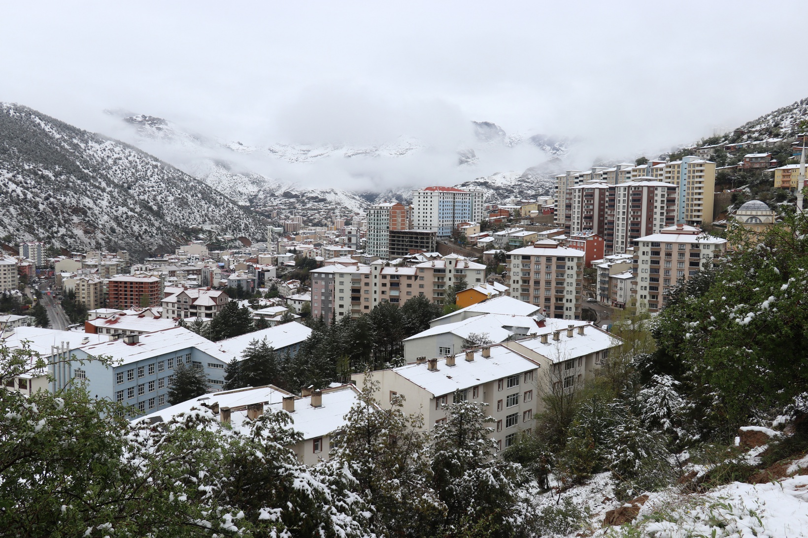 Gümüşhane Nisan ayının son günlerinde beyaz gelinliğini giydi 28