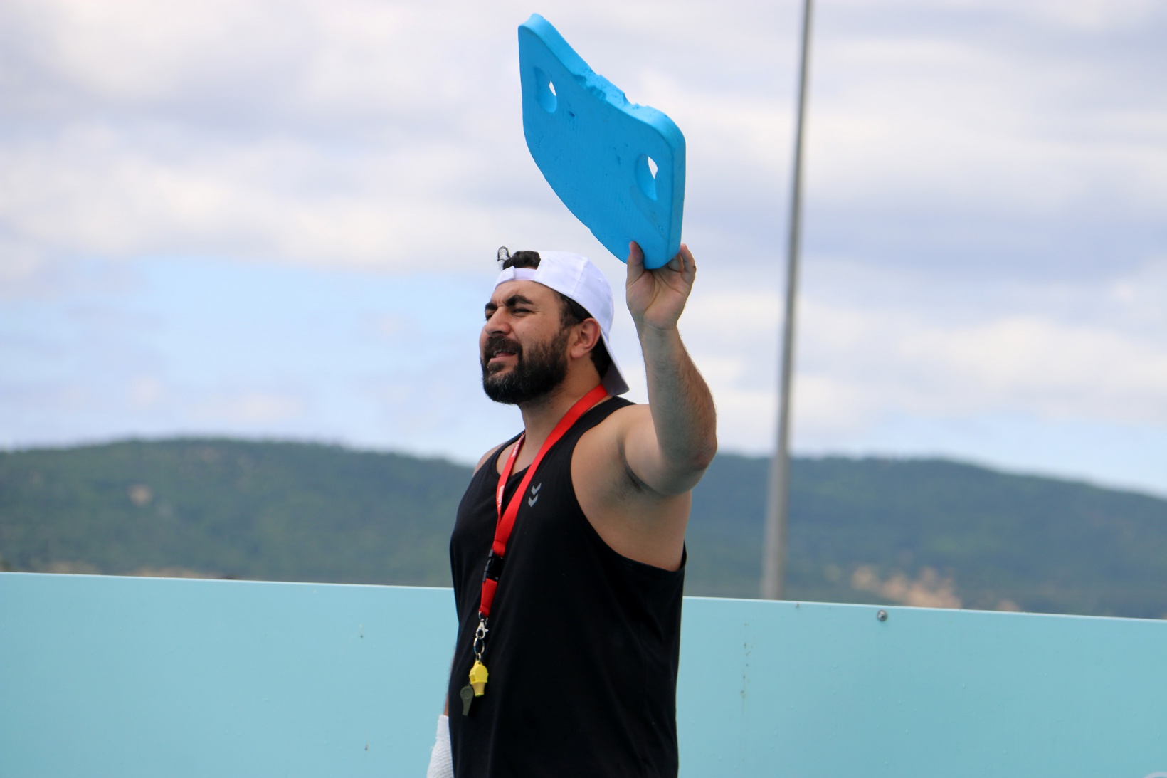 Portatif yüzme havuzları çocukların yüzünü güldürdü 15