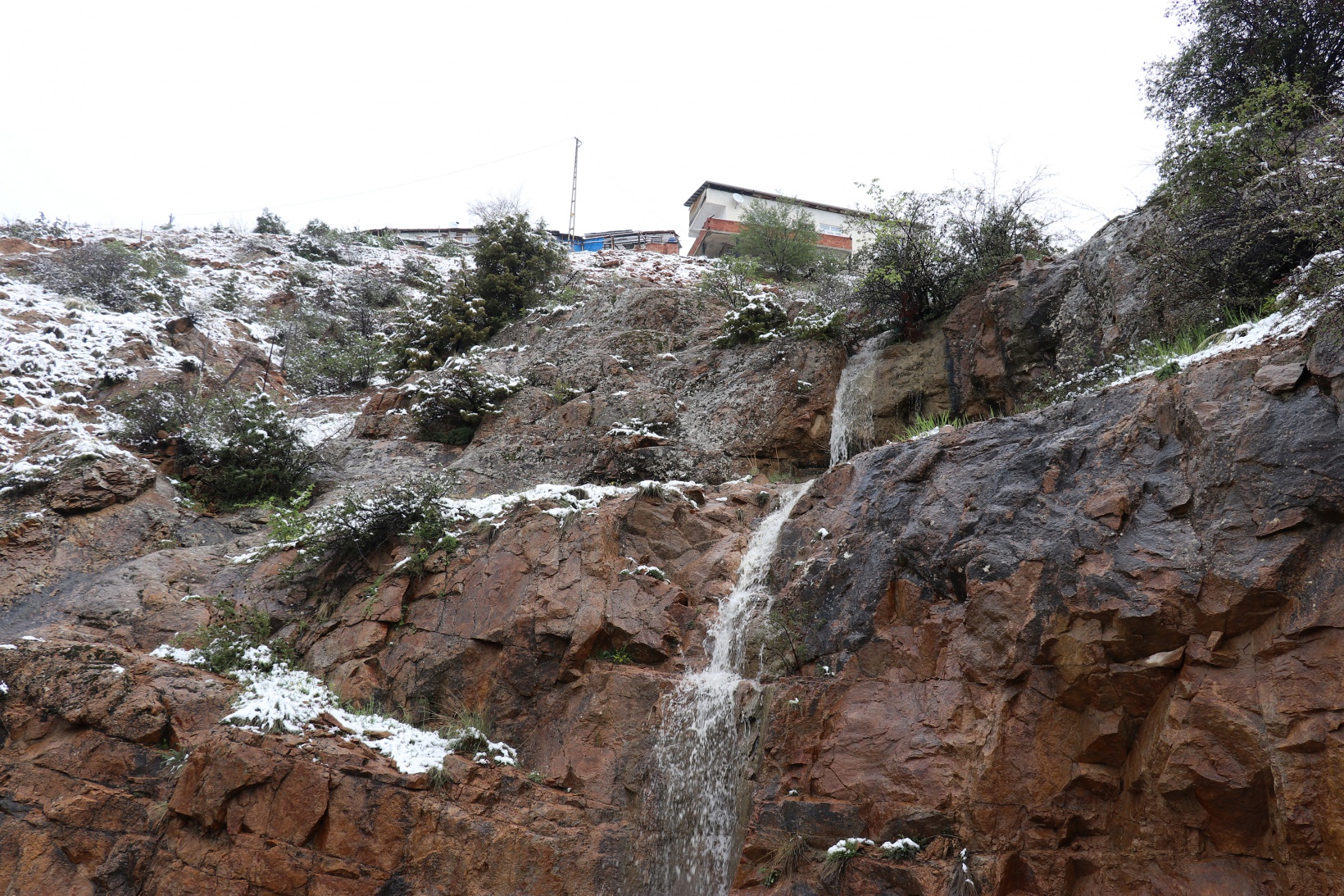 Gümüşhane Nisan ayının son günlerinde beyaz gelinliğini giydi 9