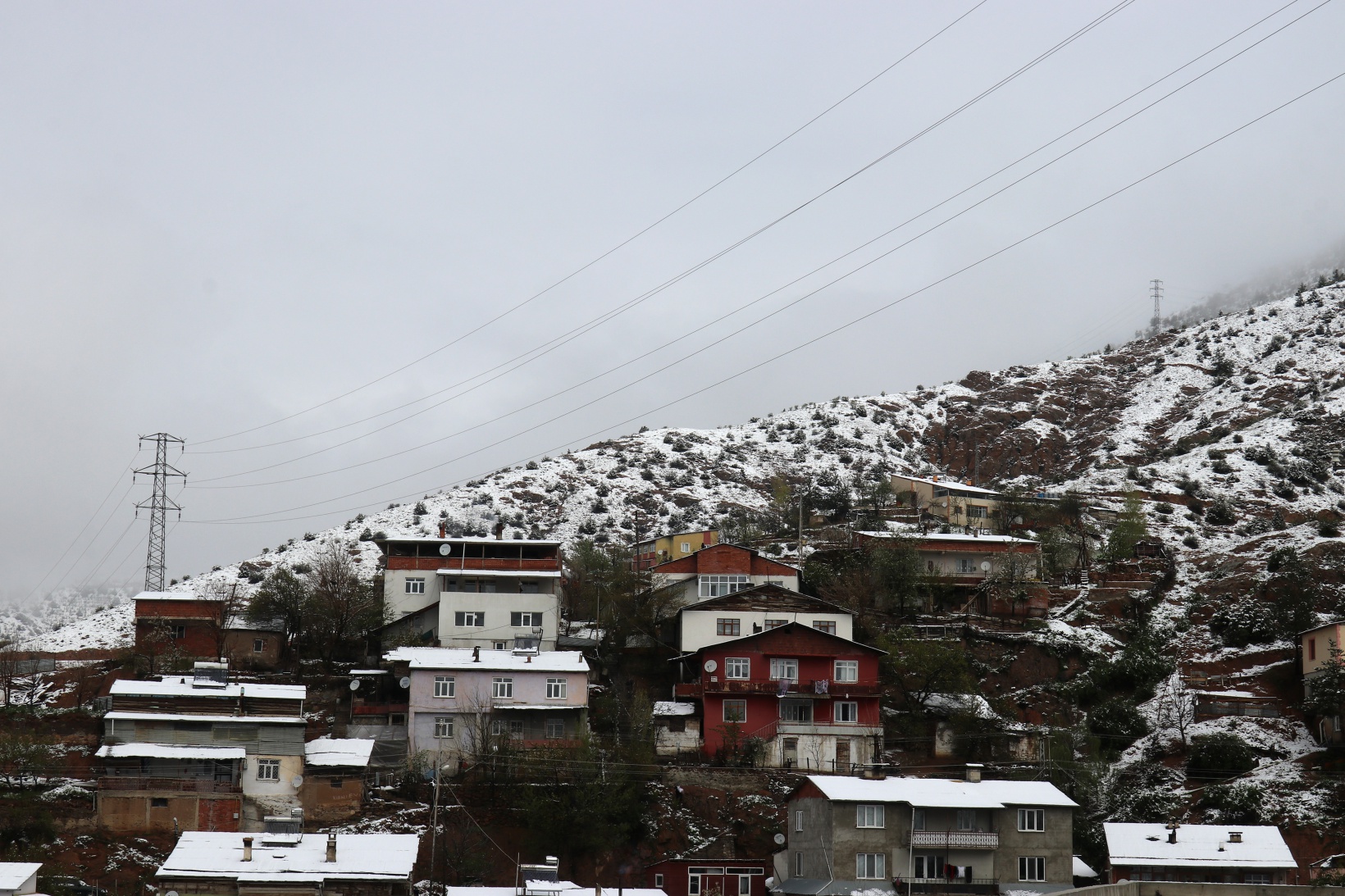 Gümüşhane Nisan ayının son günlerinde beyaz gelinliğini giydi 20