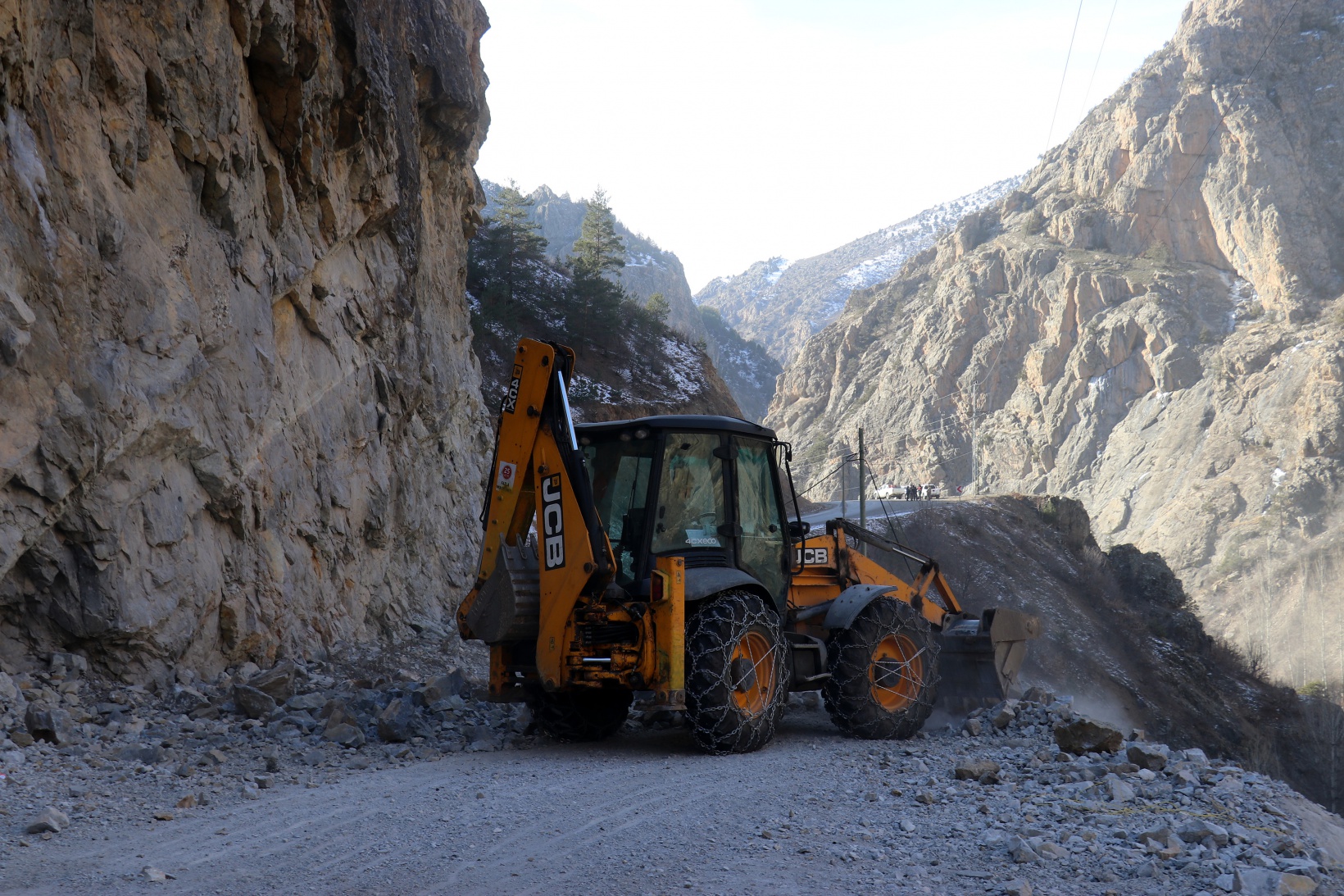 Grup yolundaki kaya düşme tehlikesi bertaraf edildi 2