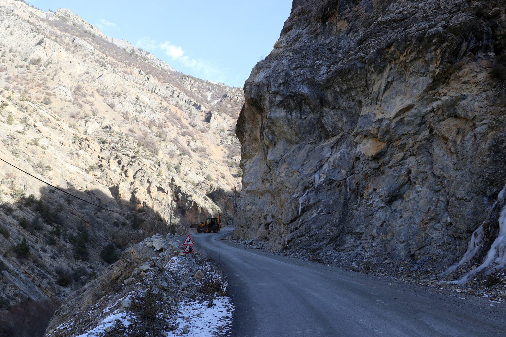 Grup yolundaki kaya düşme tehlikesi bertaraf edildi 8