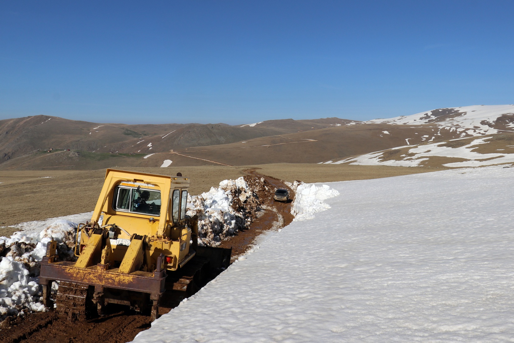 Gümüşhane yaylalarında karla mücadele devam ediyor 18