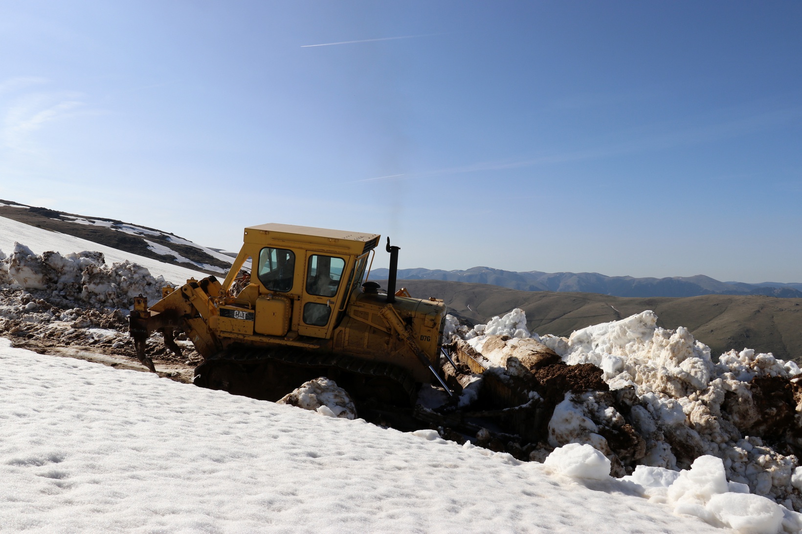 Gümüşhane yaylalarında karla mücadele devam ediyor 4