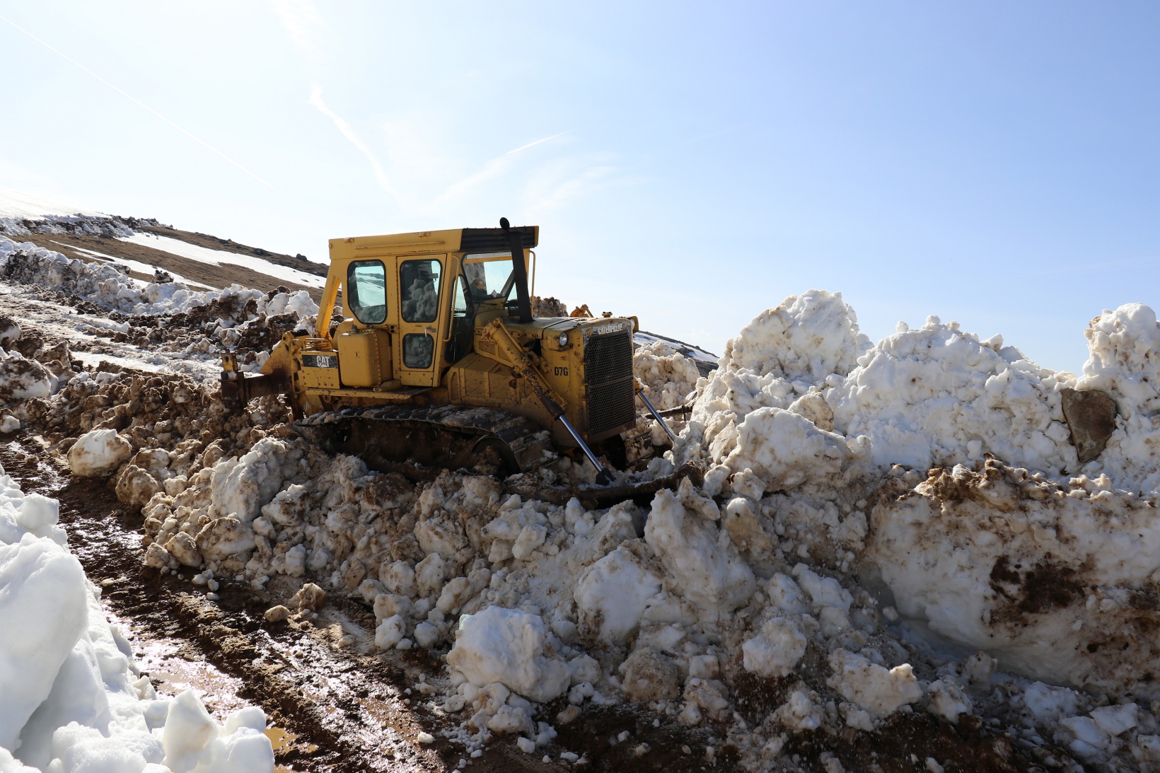 Gümüşhane yaylalarında karla mücadele devam ediyor 5
