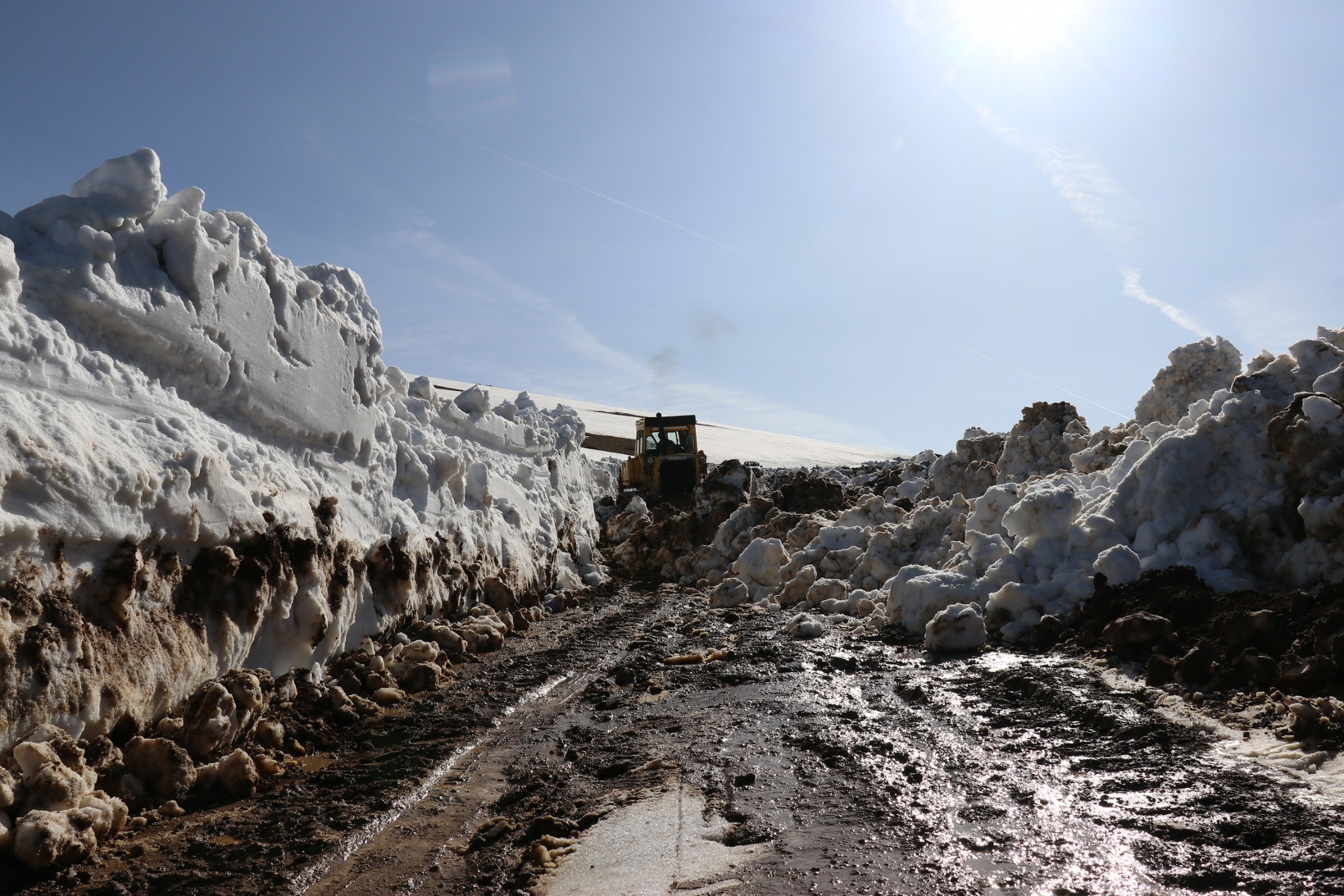 Gümüşhane yaylalarında karla mücadele devam ediyor 7