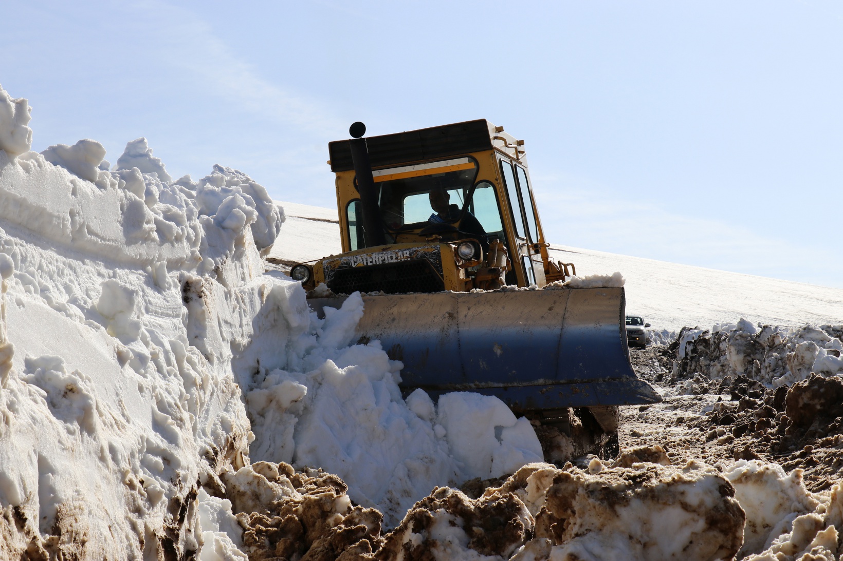 Gümüşhane yaylalarında karla mücadele devam ediyor 25