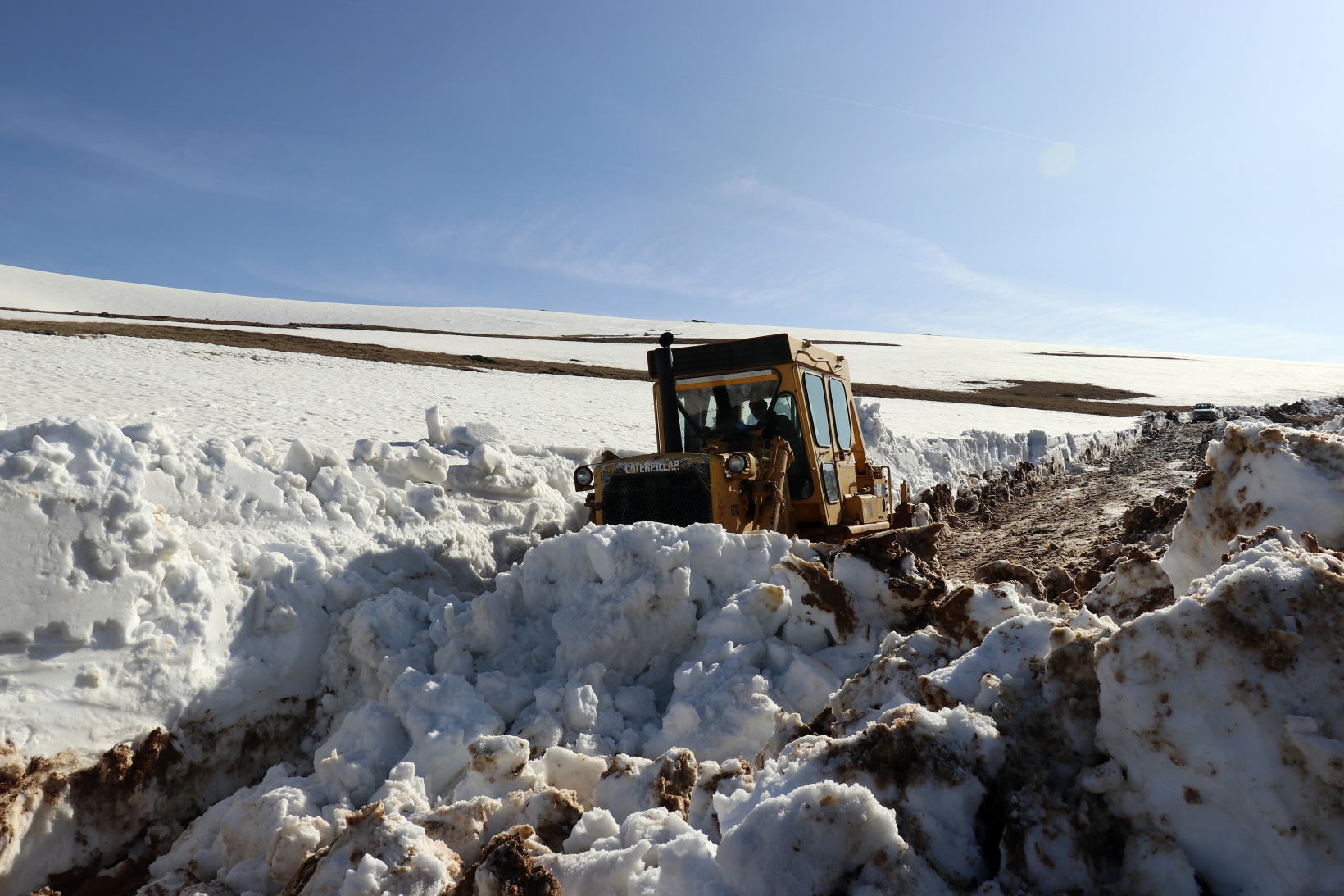 Gümüşhane yaylalarında karla mücadele devam ediyor 17
