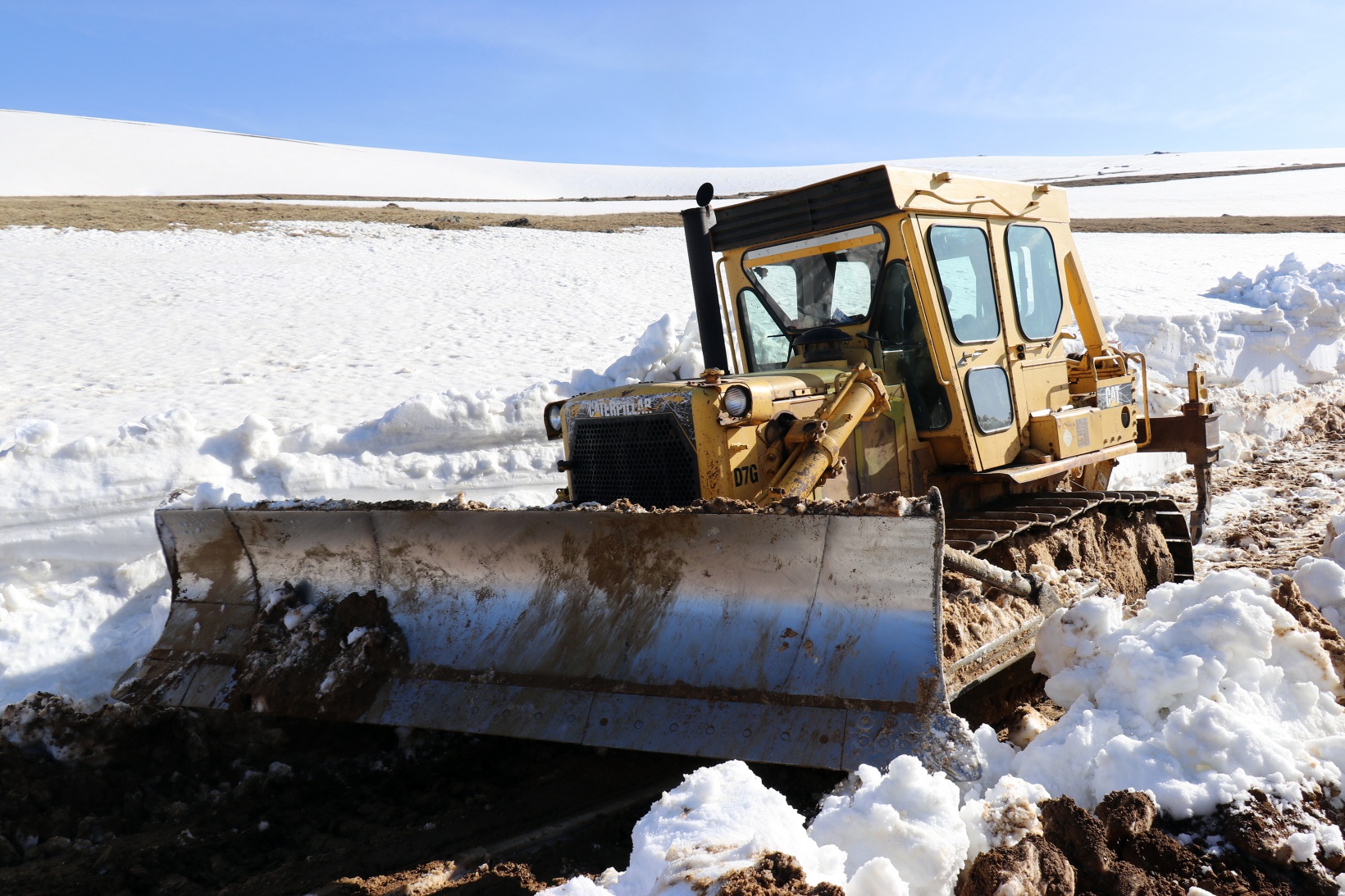 Gümüşhane yaylalarında karla mücadele devam ediyor 21